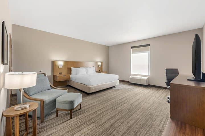 Room 17 of 36